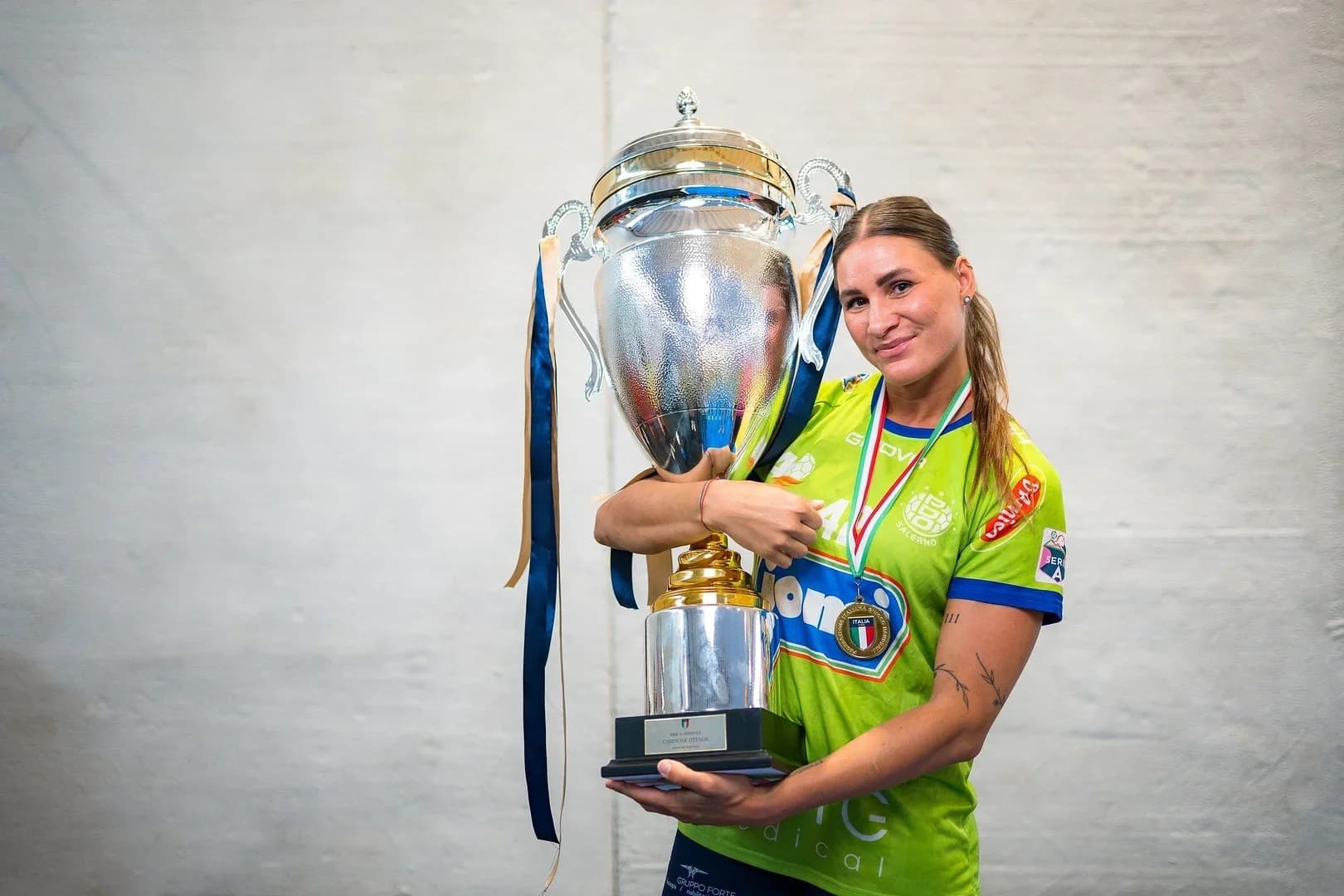 ŠAĽA ZBROJÍ, PO ERIKE RAJNOHOVEJ PRICHÁDZA ĎALŠIA REPREZENTANTKA KARIN BUJNOCHOVÁ 