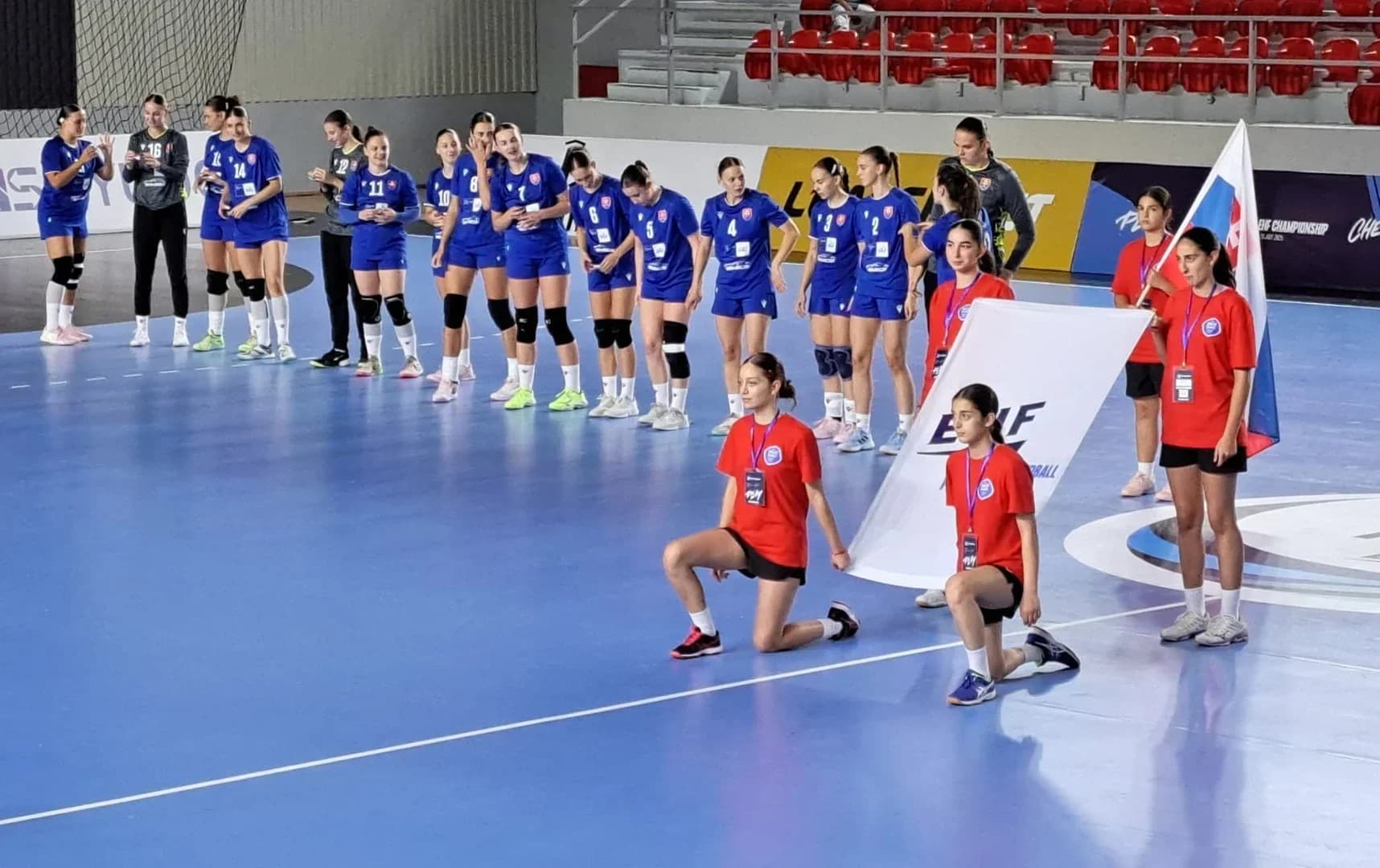 EHF CHAMPIONSHIP 2025: JUNIORKY V ZÁKLADNEJ SKUPINE BEZ STRATY BODU, IZRAEL ZDOLALI VYSOKÝM ROZDIELOM