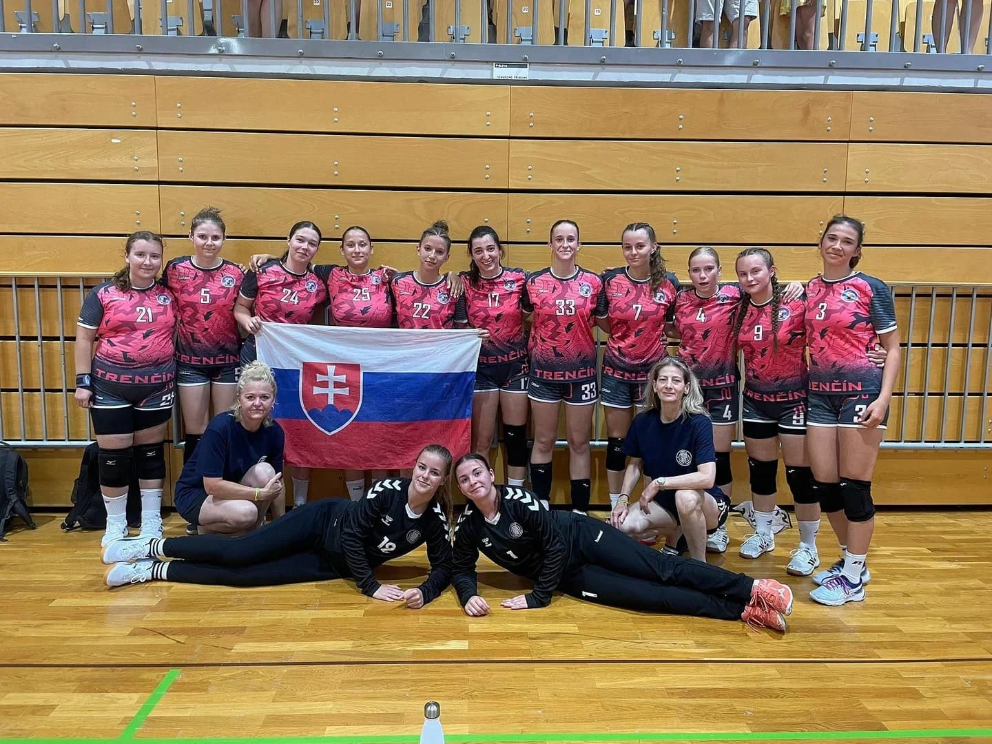 Mladšie dorastenky Športovej akadémie Trenčín druhé v Slovinsku