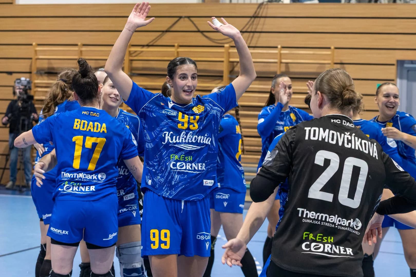 DOPRASTAV LIGA: 8. KOLO PONÚKNE PRIAMY SÚBOJ O PRVÉ MIESTO TABUĽKY PRED TELEVÍZNYMI KAMERAMI