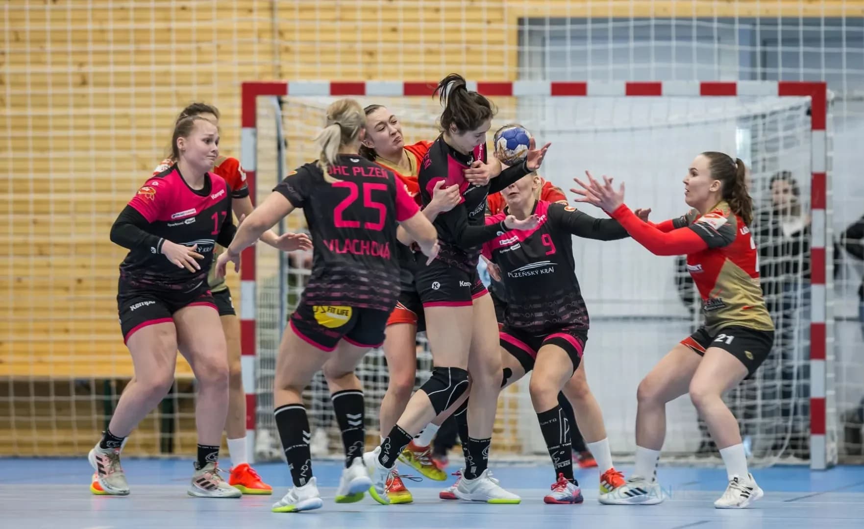 MOL liga: Iuventa po zmene strán sfúkla Plzeň