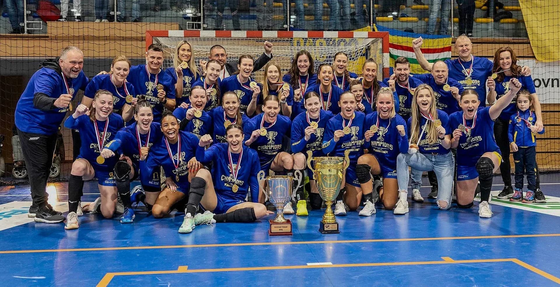 V DUNAJSKEJ STREDE OSLAVY TRIUMFU MOL LIGY, ŠAĽA ZDOLALA PÍSEK