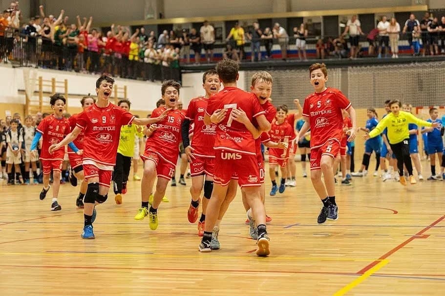 SOH a MOH: Prvenstvá chlapcov P. Bystrice, HŠK Legends Šaľa a dievčat D. Stredy a Šurian