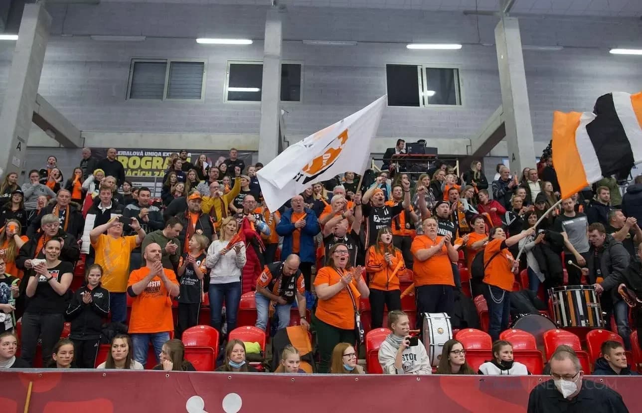 MOL liga: V Michalovciach sa nehralo, Most lídrom