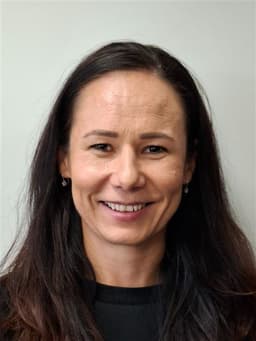 Lucia HOSSZÚOVÁ