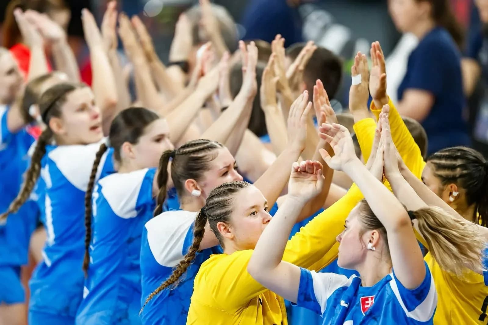REPRE JUNIORKY: HISTORICKÁ GENERÁCIA VSTUPUJE DO NOVEJ SEZÓNY ZRAZOM V PÚCHOVE