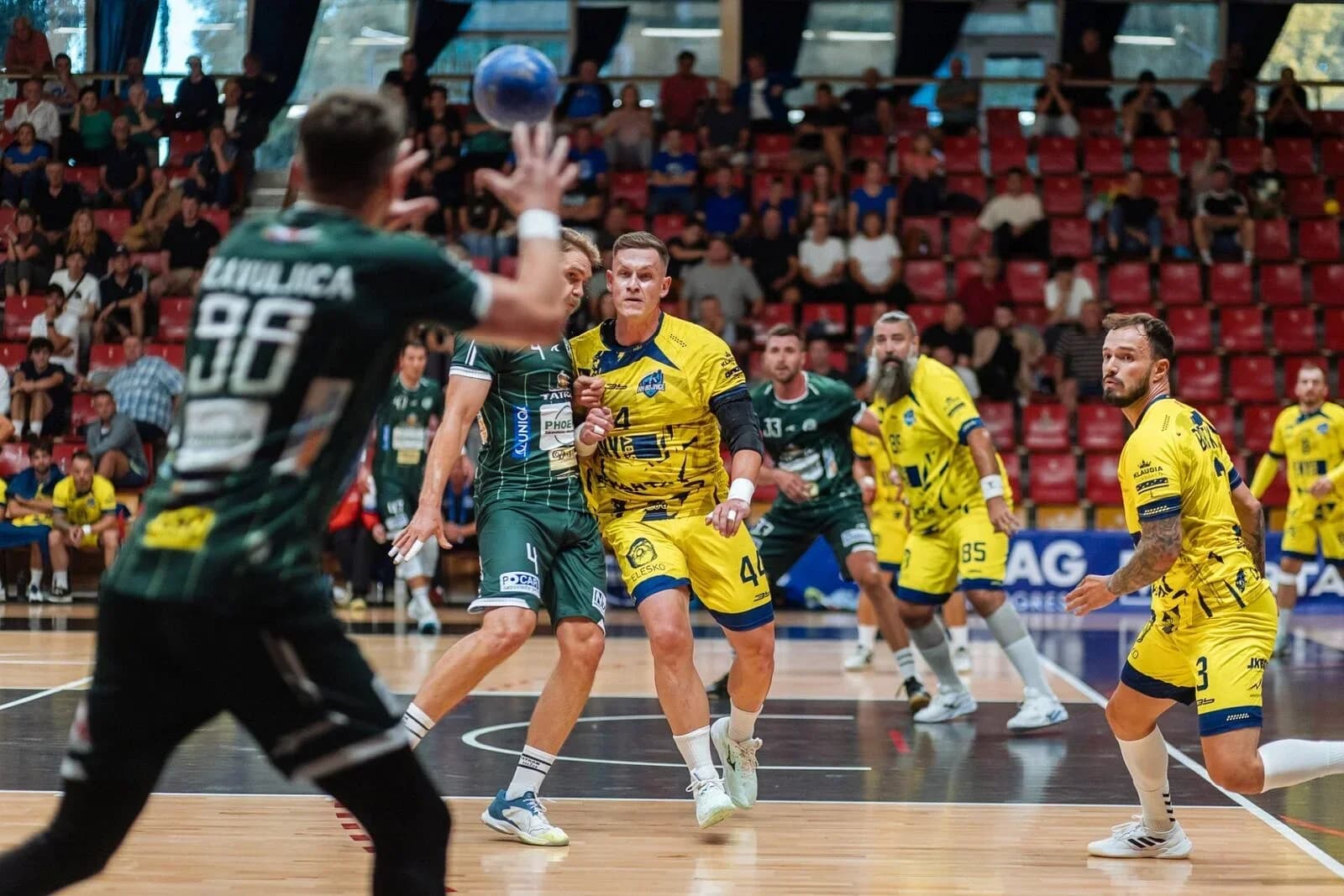 NHE: ŠLÁGER TRETIEHO KOLA PRE TATRAN, POVAŽANIA SA VYTRÁPILI S KOŠIČANMI AJ VÍŤAZSTVO MODRANOV V HLOHOVCI