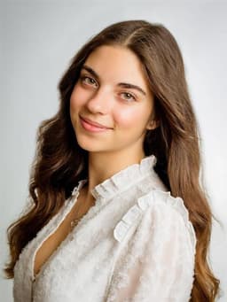 Lucia HELCOVÁ