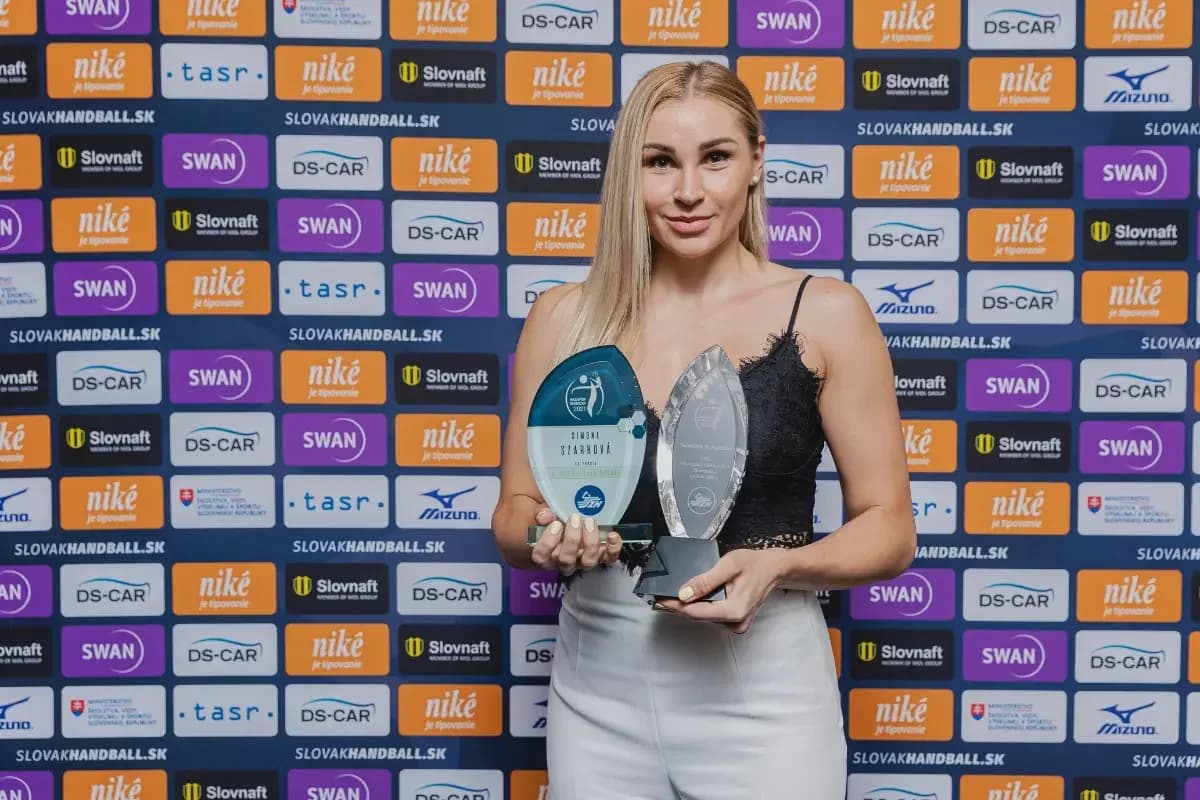 Tomáš Urban po 5 rokoch najlepší v SR, Szarková prvýkrát víťazkou ankety SZH