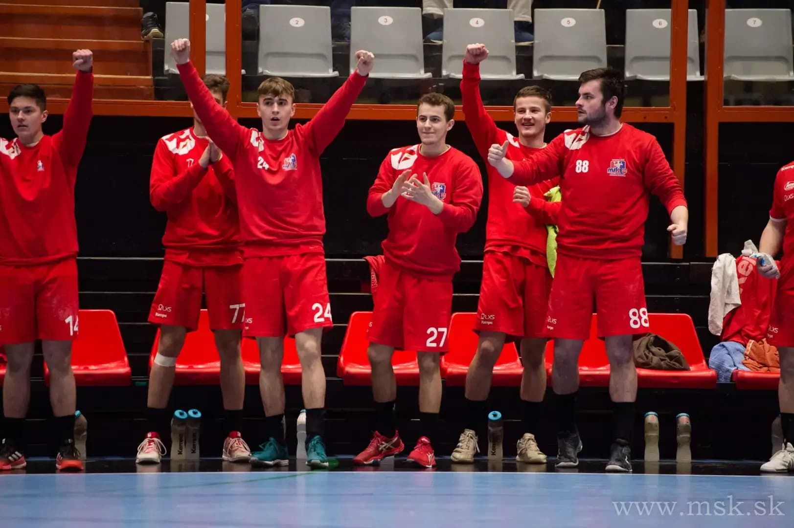 NHE: Považania vyrovnali, rozhodne piaty duel