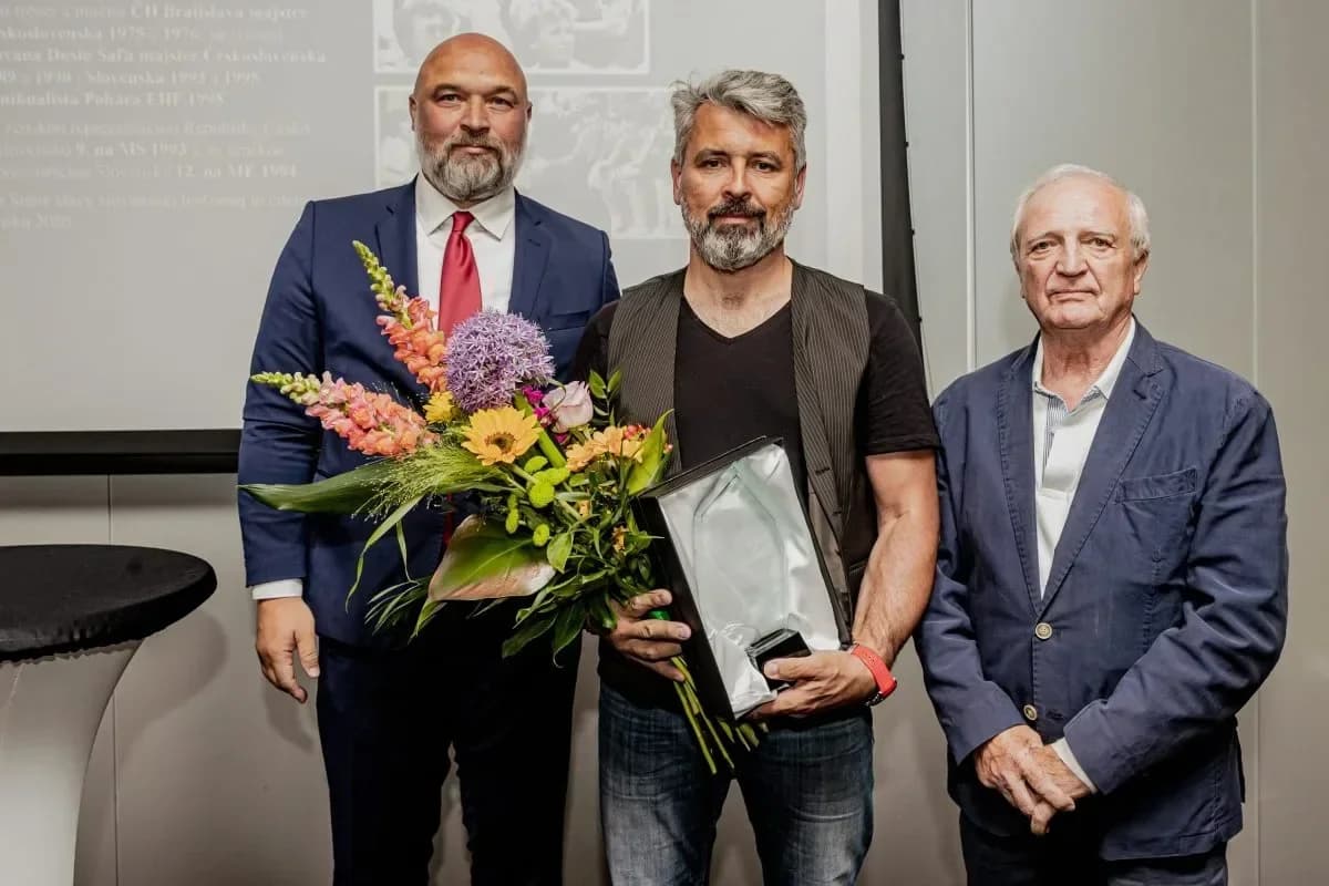 Pre Baka je uvedenie do Siene slávy slovenskej hádzanej najväčšie ocenenie, Simonides je za poctu vďačný, ale doprial by ju ďalším