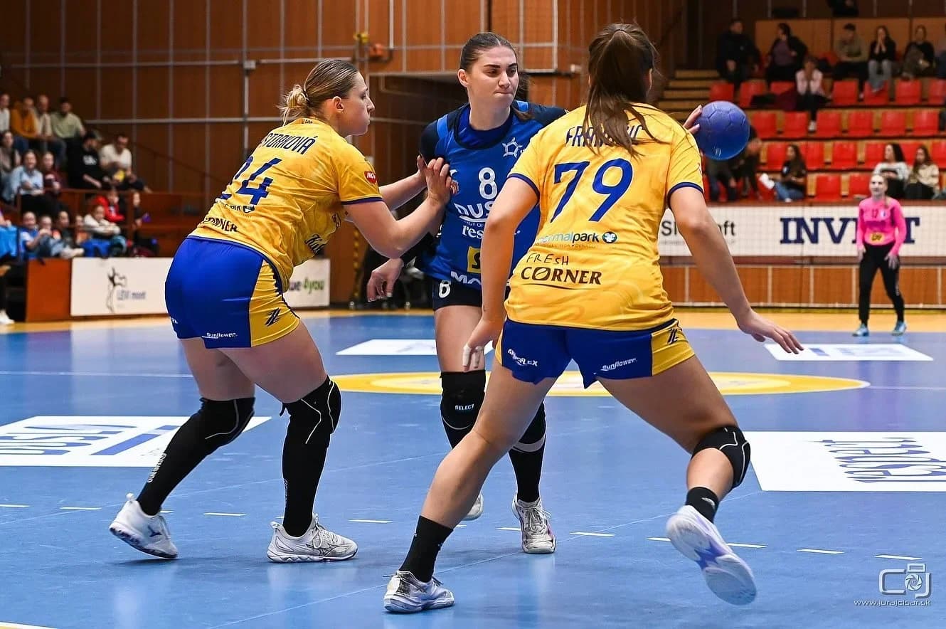 MOL LIGA 6. KOLO: ZÁPAS MESIACA PRE DUNAJSKÚ STREDU A PREHRA MICHALOVIEC S PÍSKOM PO DLHÝCH 16 ROKOCH