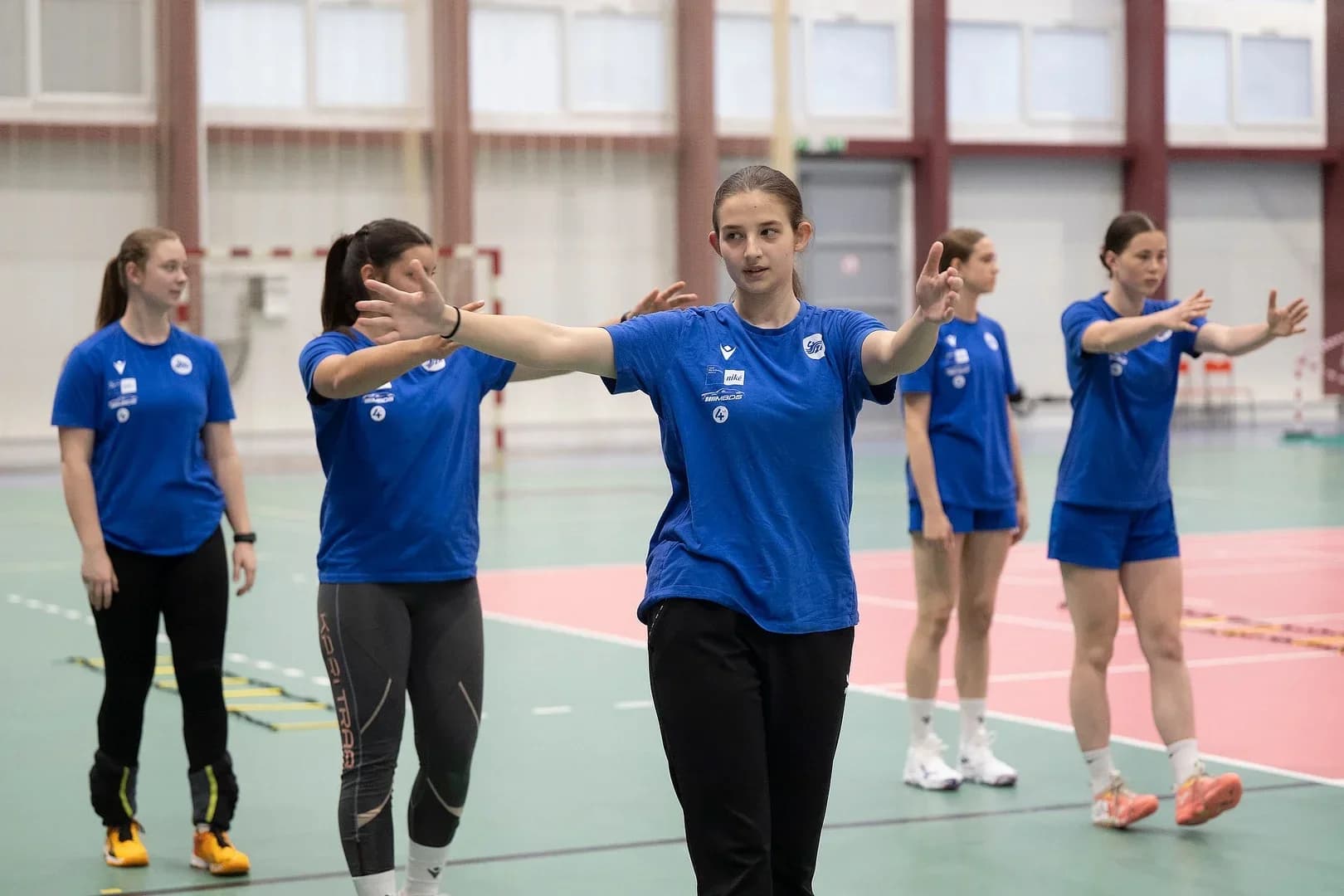 REPREZENTAČNÉ DRUŽSTVÁ KADETIEK A PREDKADETIEK SA V PONDELOK STRETNÚ V PÚCHOVE, MAJSTERKY EURÓPY PREVERIA RAKÚŠANKY V DVOCH ZÁPASOCH
