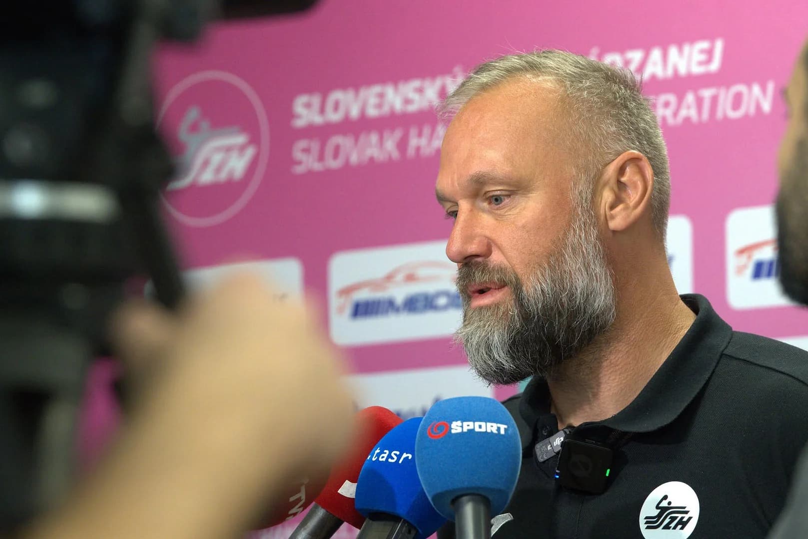 REPRE ŽENY: BEŇADIK PRED SLOVINSKOM: MUSÍ NÁS ZDOBIŤ DOBRÁ DEFENZÍVA. BARTKOVÚ VYRADILO ZO ZRAZU ZRANENIE