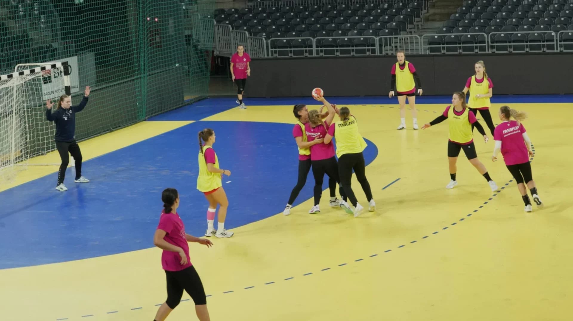 SLOVENKY UŽ V KLUŽI, POMÁHAJÚ AJ JAZYKOVÉ SCHOPNOSTI ŠUTRANOVEJ